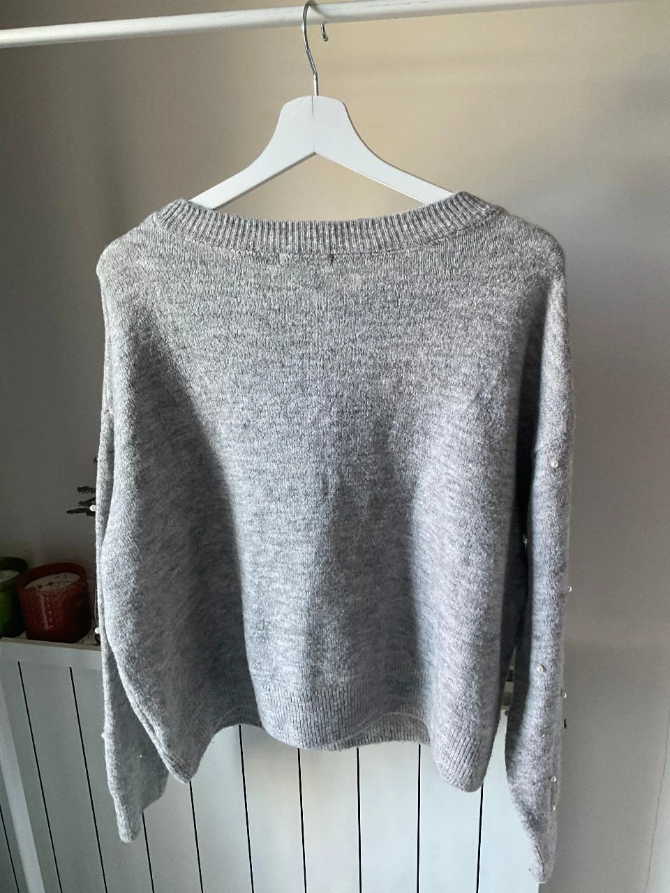 Suéter cinza perolado H&M – suavidade e elegância com um toque chique Tamanho G – photo 4